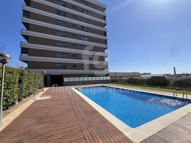 Magnífico piso en venta en Cornellà photo 0