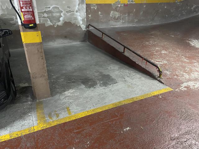 Parking en alquiler en Sants photo 0