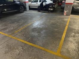 Plaza de parking en venta en Les Corts-La Maternitat photo 0