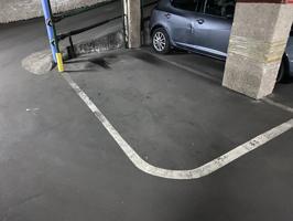 Plaza de parking en venta en Collblanc photo 0