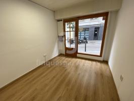 Local en venta en Carrer Holanda de Hospitalet photo 0