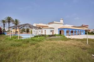 Unifamiliar En venta en El Perellonet, Valencia photo 0