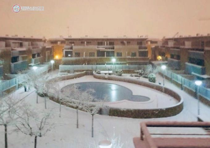 API LUNA vende ADOSADO DE LUJO en Facultad de Medicina photo 0