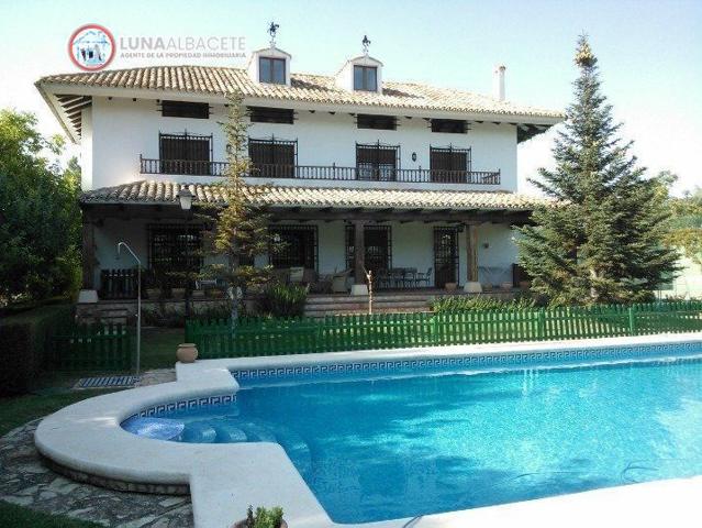 API LUNA AB VENDE CHALET DE LUJO EN AGUA SOL CON PISCINA PRIVADA Y PISTA DE TENIS photo 0