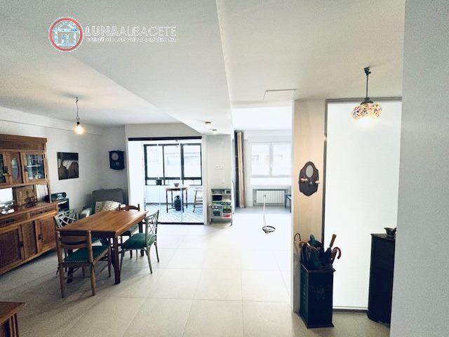 API LUNA AB VENDE PISO AMPLIO, LUMINOSO Y DIFERENTE, REFORMADO EN EL CENTRO photo 0