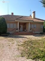 API LUNA INMOBILIARIA VENDE CHALET CON PISCINA photo 0