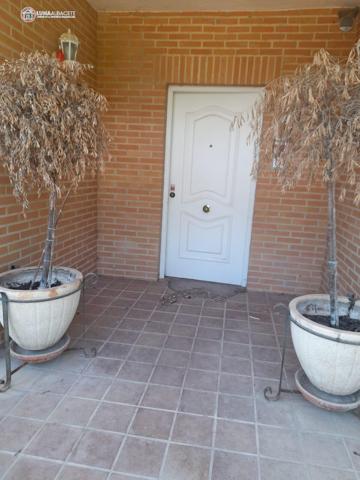 API LUNA INMOBILIARIA VENDE CHALET CON PISCINA photo 0