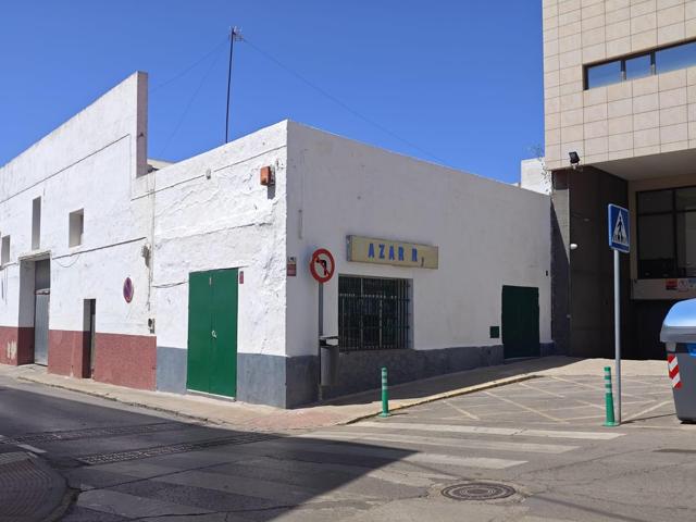 SE VENDE LOCAL DE 150M2 MUY CERCA DEL CENTRO DE CHICLANA photo 0