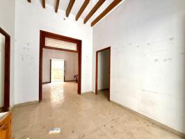 Oportunidad de Inversión: Planta Baja en Esquina a Reformar en el Centro del Pueblo photo 0