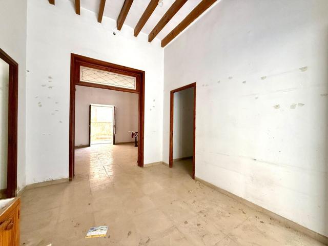 Oportunidad de Inversión: Planta Baja en Esquina a Reformar en el Centro del Pueblo photo 0
