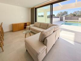 OBRA NUEVA A ESTRENAR – VIVIENDA ADOSADA DE DISEÑO CON PISCINA PRIVADA, SOLARIUM Y TERRAZA EN AZOTEA photo 0