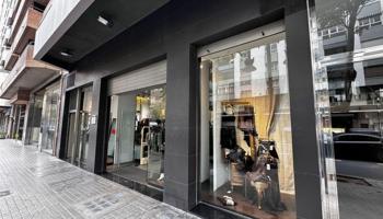 TRASPASO DE LOCAL, TIENDA DE ROPA en pleno funcionamiento photo 0