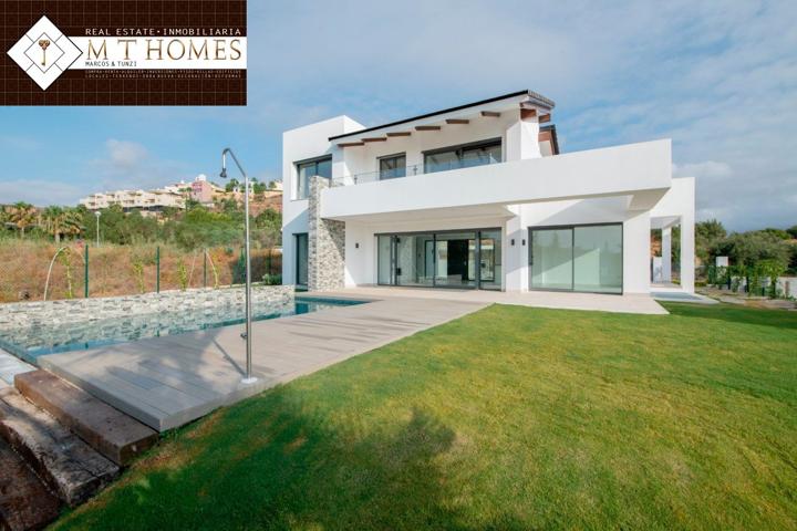 MARAVILLOSA VILLA CON PISCINA Y GARAJE EN CERROS DEL ÁGUILA photo 0
