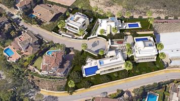Villa de lujo Passivhaus en Río Real Golf de 5 dorm. con piscina exterior e interior con espectaculares vistas al mar. photo 0