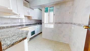 MAGINIFICA VIVIENDA SITUADA EN CTRA. TRASIERRA, DE 3 DORMITOIROS, 1 BAÑO, SALÓN CON TERRRAZA. photo 0