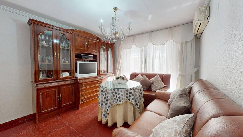 MAGINIFICA VIVIENDA SITUADA EN CTRA. TRASIERRA, DE 3 DORMITOIROS, 1 BAÑO, SALÓN CON TERRRAZA. photo 0