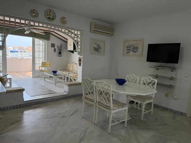 Exclusiva vivienda con terraza de 93 m2, vistas al mar y ubicación privilegiada en Fuengirola photo 0