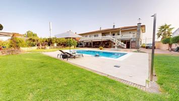 MAGNIFICO CHALET INDEPENDIENTE EN ZONA SANSUEÑA, CON DOS PLANTAS INDENDIENTES, CON MAS DE 600 METROS CUADRADOS y PISCINA photo 0