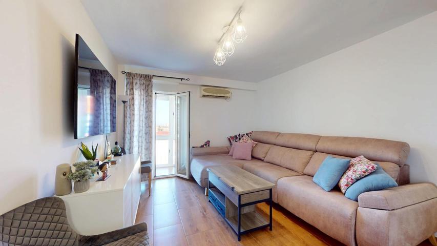 Piso de 3 habitaciones con ascensor totalmente reformado y amueblado photo 0