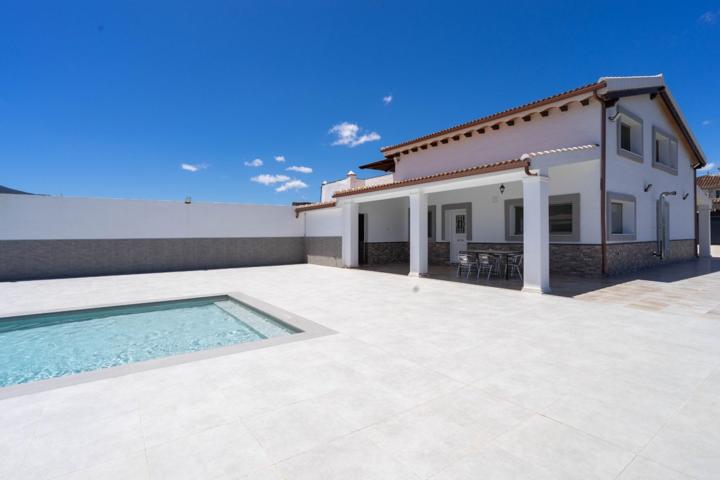 CHALET MUY NUEVO, CON SUITE ENORME EN BUHARDILLA Y MUY BUENAS VISTAS photo 0