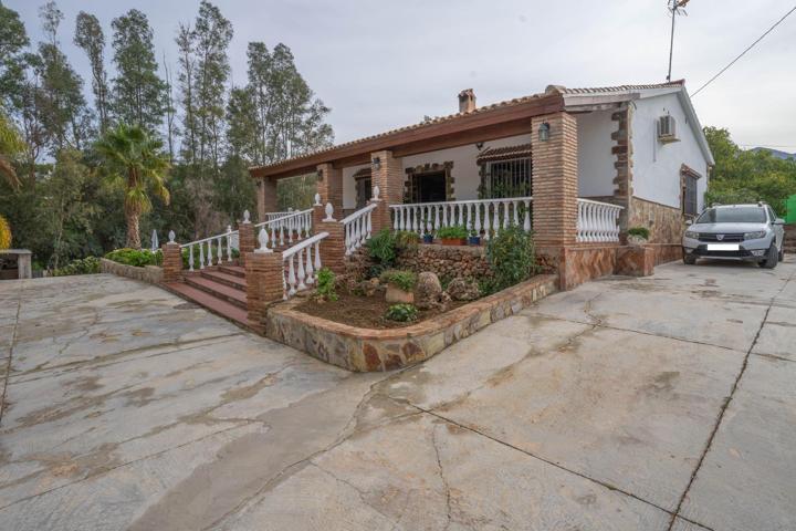 Chalet con porche, piscina y barbacoa. photo 0