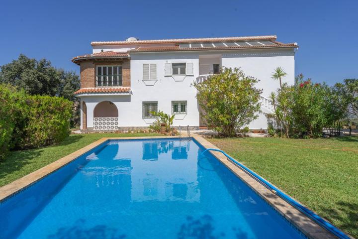 CHALET CON 2 VIVIENDAS, PISCINA, BARBACOA Y BOSQUE PRIVADO photo 0