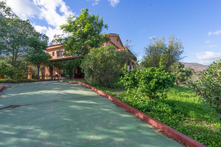 CHALET EN SUELO RUSTICO CON PISCINA Y VISTAS ESPECTACULARES photo 0