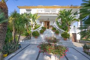 VILLA CON DOS VIVIENDAS, PISCINA, BARBACOA, GARAJE Y ZONA DEPORTIVA photo 0