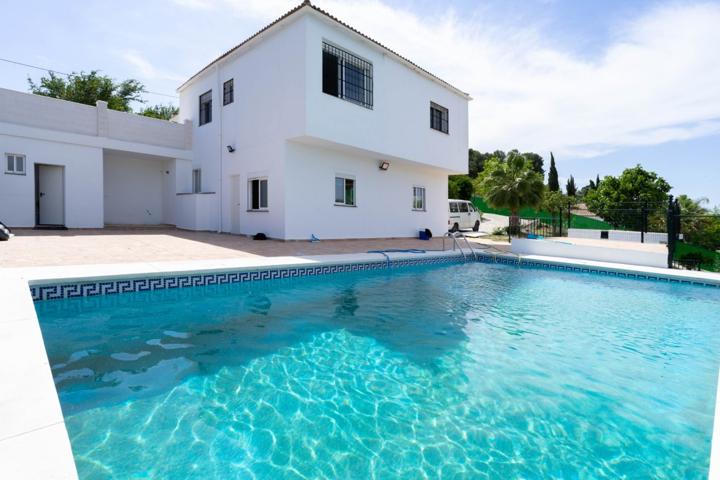 CHALET CON PISCINA Y GARAJE photo 0