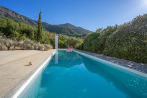 CHALET MUY MODERNO CON PISCINA CERCA DE LA MONTAÑA photo 0