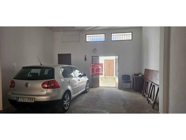 SE VENDE GARAJE CON TRASTERO Y PATIO photo 0