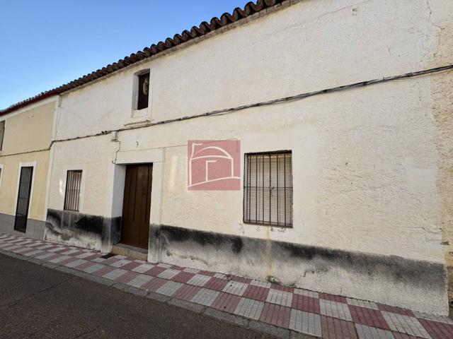 CASA ENTERA PARA REFORMAR EN CAMPANARIO photo 0