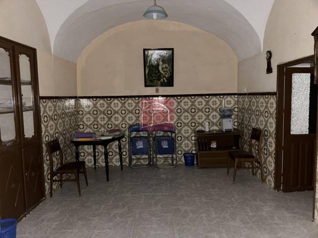 CASA ENTERA PARA REFORMAR CERCANA AL CENTRO photo 0