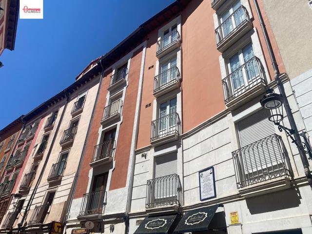En Burgos. C- Sombrerería. Se alquila apartamento de un dormitorio, ascensor cota cero, calefacción. photo 0