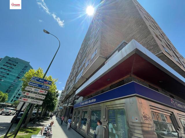 PISO DE TRES DORMITORIOS EN VENTA, EN AV. CANTABRIA photo 0