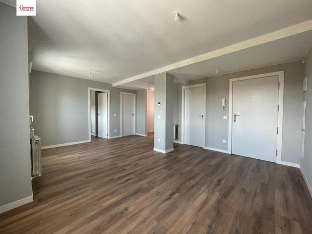 PISO DE TRES DORMITORIOS EN VENTA, EN AV. CANTABRIA photo 0