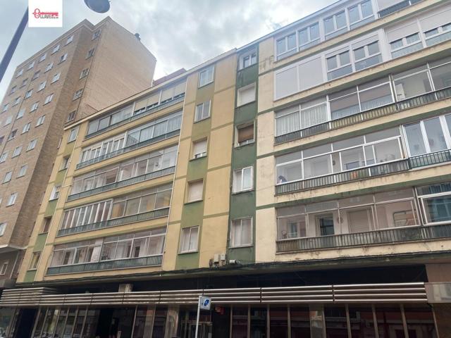 En Burgos. C- Calzadas. Se vende piso de tres dormitorios, dos baños, ascensor cota cero. photo 0