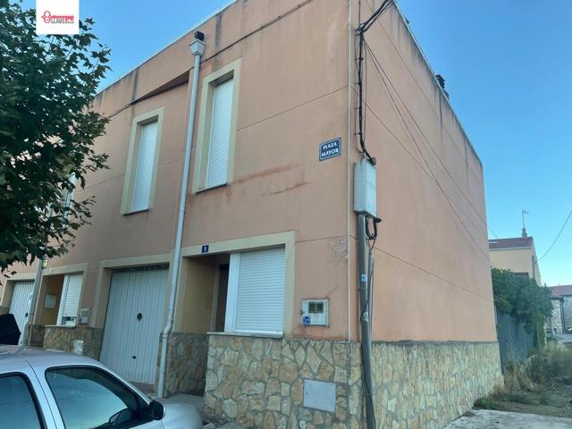 Adosado en venta en Zumel photo 0