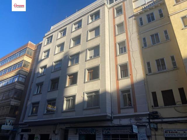 En Burgos. Se vende piso completamente reformado con materiales de primera calidad. Ascensor cota cero, muy buena altura. photo 0