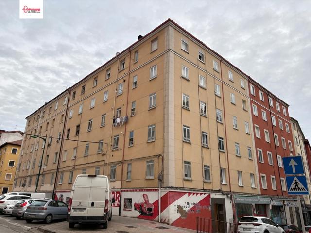 En Burgos. Zona Avda. Cid. Se vende piso de tres dormitorios, reformado, luminoso. photo 0