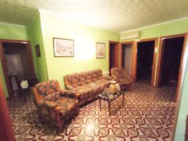 SE VENDE GRAN CASA CON NAVE JUNTO A SEIS DE JUNIO photo 0