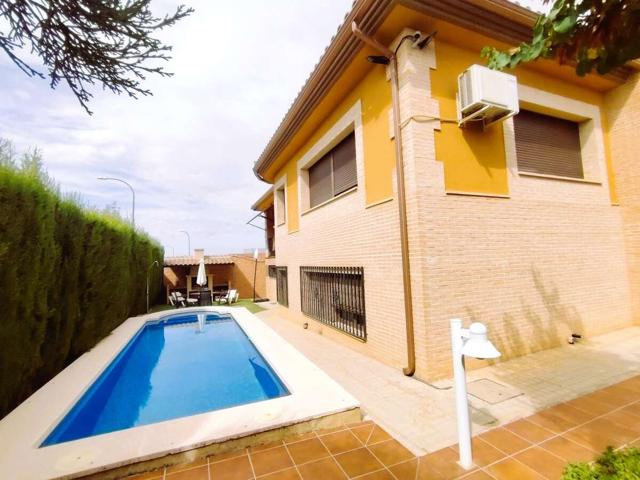 MAGNIFICO CHALET INDEPENDIENTE EN NUEVO VALDEPEÑAS photo 0