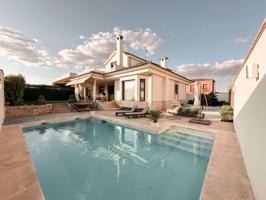 SE VENDE LUJOSO CHALET INDEPENDIENTE photo 0