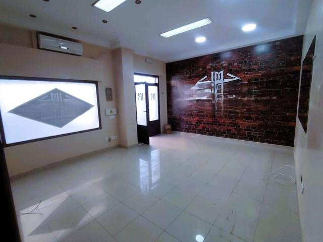 SE VENDE LOCAL A PIE DE CALLE JUNTO A CALLE REAL photo 0