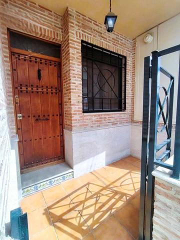 SE VENDE COQUETA CASA EN PLENO CENTRO DE VALDEPEÑAS photo 0