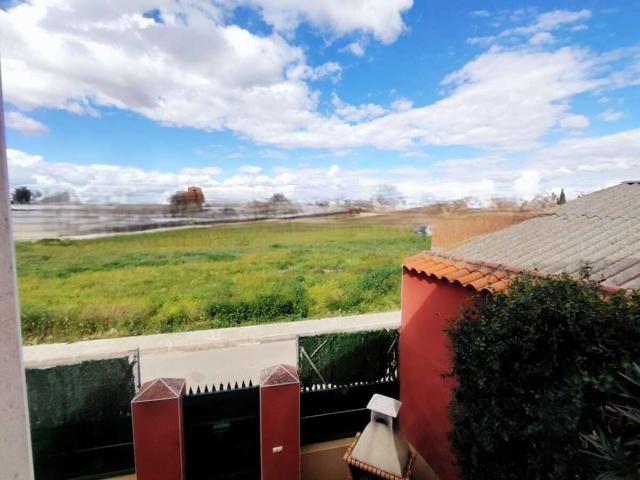SE VENDE CHALET INDEPENDIENTE TOTALMENTE EXTERIOR photo 0