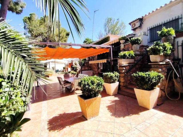SE VENDE CHALET CON PISCINA DE 1.000M2 EN EL PERAL photo 0