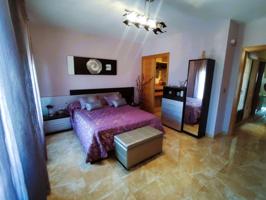 SE VENDE AMPLIO CHALET ADOSADO AMUEBLADO photo 0
