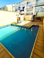SE VENDE CHALET ADOSADO CON PISCINA Y COCINILLA photo 0