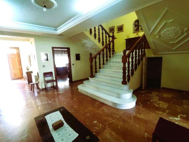 SE VENDE GRAN CASA JUNTO A PLAZA DE ESPAÑA photo 0